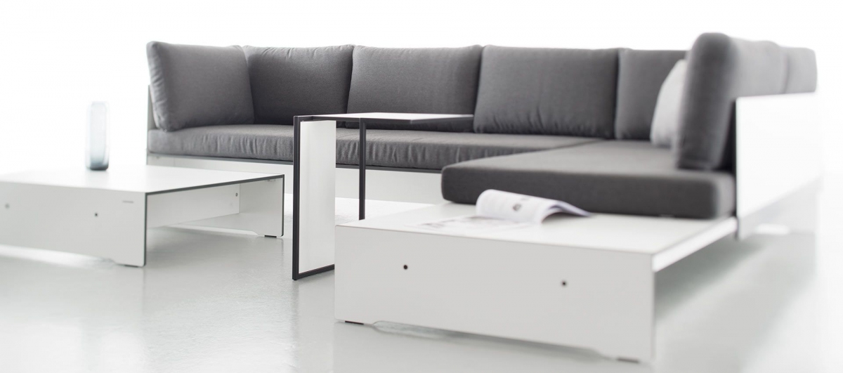 nowoczesny minimalistyczny stolik